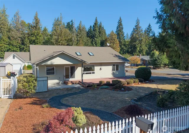 Photo 3 of Single family home for sale at 835 Church Ave, Port Angeles, WA 98362 | MLS# NWM2584287 | Listing updated on 2026-10-02