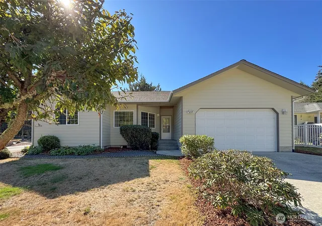 Photo 3 of Single family home for sale at 835 Church Ave, Port Angeles, WA 98362 | MLS# NWM2584287 | Listing updated on 2026-10-02