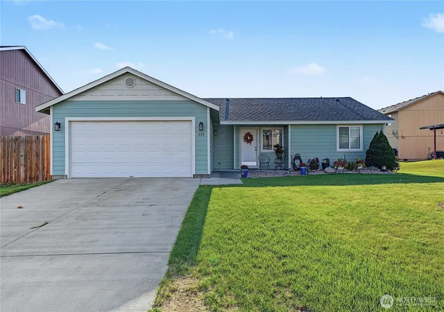 Photo 1 of Single family home for sale at 216 N Tamer Ln, Moses Lake, WA 98837 | MLS# NWM2584288 | Listing updated on 2026-09-24