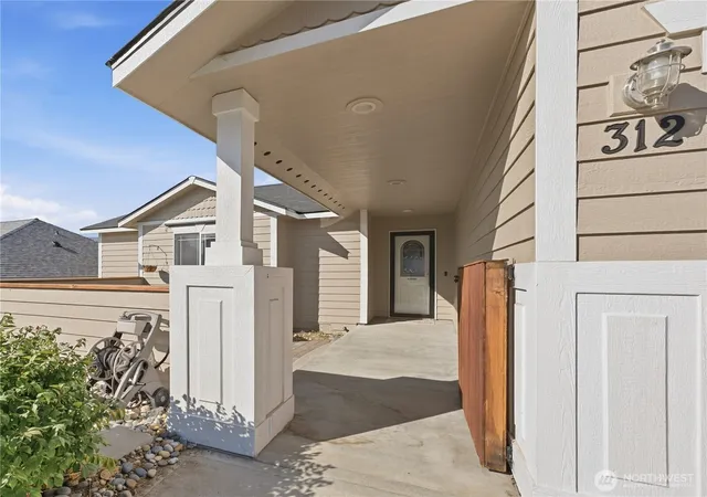 Photo 3 of Single family home for sale at 312 S Mary Ave, East Wenatchee, WA 98802 | MLS# NWM2584293 | Listing updated on 2026-09-27