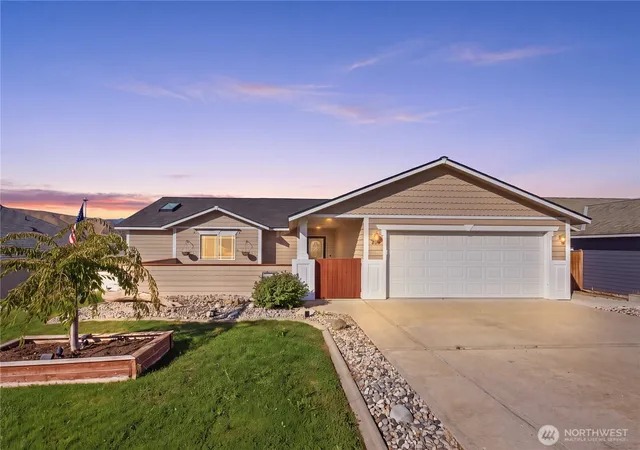 Photo 1 of Single family home for sale at 312 S Mary Ave, East Wenatchee, WA 98802 | MLS# NWM2584293 | Listing updated on 2026-09-27