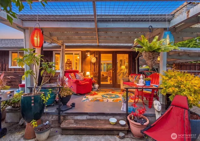 Photo 3 of Sale Pending at 2815 Sw 109th Street, Seattle, WA 98146 | MLS# NWM2584295 | Listing updated on 2026-09-30