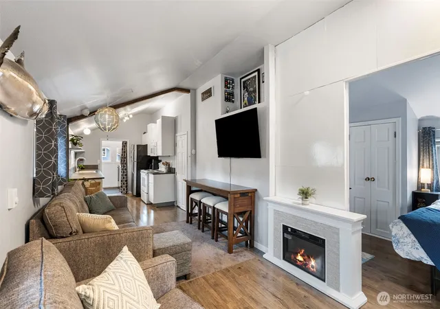 Photo 3 of Sale Pending at 3018 Hollywood Ave NE, Bremerton, WA 98310 | MLS# NWM2584301 | Listing updated on 2026-09-29
