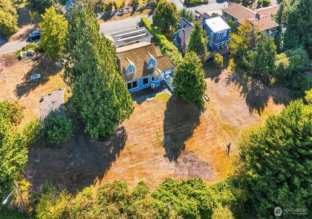 Photo 3 of Single family home for sale at 912 S Magnolia Ln, Tacoma, WA 98465 | MLS# NWM2584302 | Listing updated on 2026-09-30