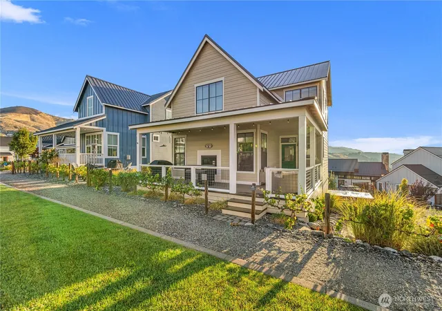 Photo 3 of Single family home for sale at 286 Bobcat Ln, Chelan, WA 98816 | MLS# NWM2584304 | Listing updated on 2026-09-22