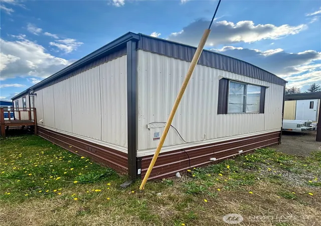 Photo 3 of Manufactured home for sale at 1313 Harrison Ave #221A, Centralia, WA 98531 | MLS# NWM2584309 | Listing updated on 2026-10-02