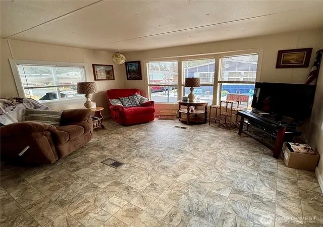 Photo 4 of Manufactured home for sale at 1313 Harrison Ave #221A, Centralia, WA 98531 | MLS# NWM2584309 | Listing updated on 2026-10-02