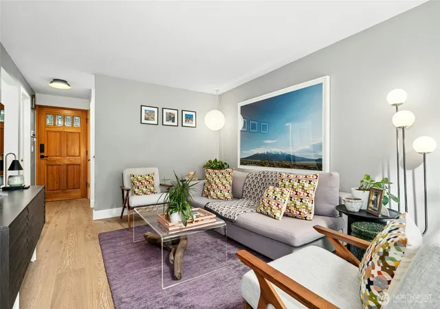 Photo 4 of Single family home for sale at 811 NE 57th Street, Seattle, WA 98105 | MLS# NWM2584318 | Listing updated on 2026-09-25