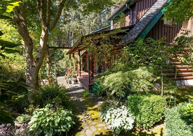 Photo 3 of Sale Pending at 825 Sw Winter Springs Ln, Port Orchard, WA 98367 | MLS# NWM2584320 | Listing updated on 2026-09-23