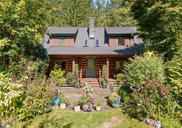 Photo 3 of Sale Pending at 825 SW Winter Springs Ln, Port Orchard, WA 98367 | MLS# NWM2584320 | Listing updated on 2026-09-23