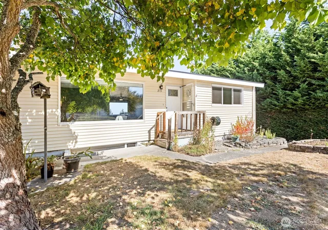Photo 1 of Single family home for sale at 213 W Park Ave, Port Angeles, WA 98362 | MLS# NWM2584322 | Listing updated on 2026-09-23