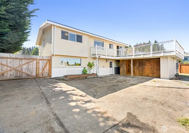 Photo 2 of Single family home for sale at 213 W Park Ave, Port Angeles, WA 98362 | MLS# NWM2584322 | Listing updated on 2026-09-23