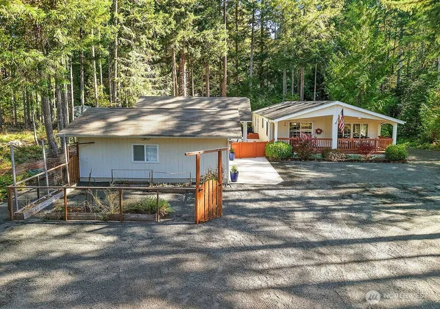Photo 2 of Single family home for sale at 81 N Goldeneye Dr, Hoodsport, WA 98548 | MLS# NWM2584336 | Listing updated on 2026-09-23