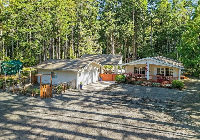 Photo 3 of Single family home for sale at 81 N Goldeneye Dr, Hoodsport, WA 98548 | MLS# NWM2584336 | Listing updated on 2026-09-23