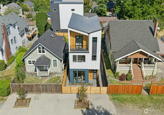 Photo 2 of Sale Pending at 9240 Dayton Ave N, Seattle, WA 98103 | MLS# NWM2584339 | Listing updated on 2026-09-24