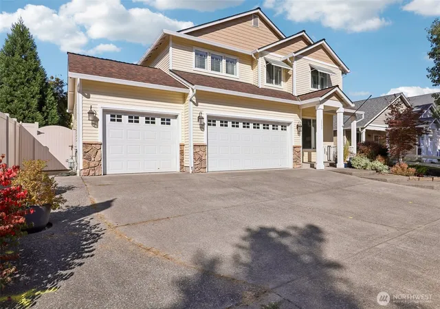 Photo 2 of Single family home for sale at 2400 Nw 15th Street, Battle Ground, WA 98604 | MLS# NWM2584341 | Listing updated on 2026-10-11