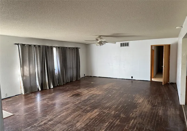 Photo 3 of Single family home for sale at 1349 E Oak St, Othello, WA 99344 | MLS# NWM2584347 | Listing updated on 2026-10-28