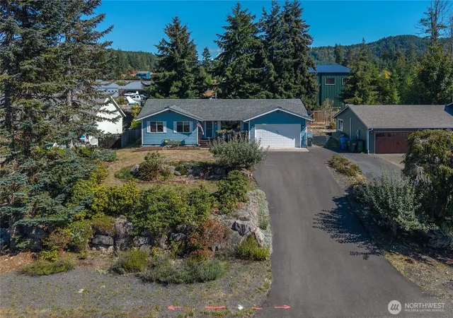 Photo 3 of Sale Pending at 115 Eagle Glen Ct, Eatonville, WA 98328 | MLS# NWM2584350 | Listing updated on 2026-09-28