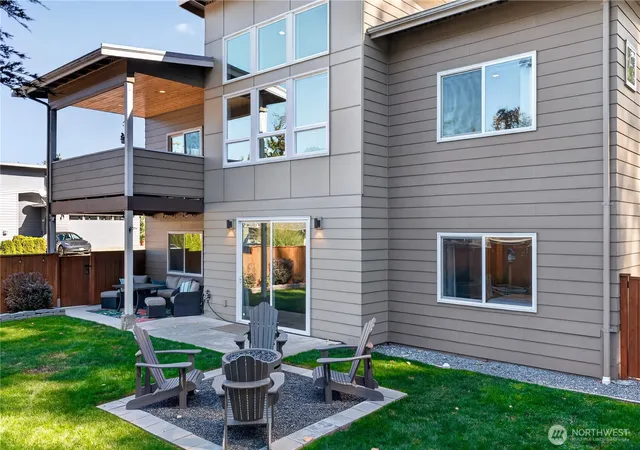 Photo 2 of Single family home for sale at 526 Fielding Ct, Bellingham, WA 98229 | MLS# NWM2584358 | Listing updated on 2026-09-25