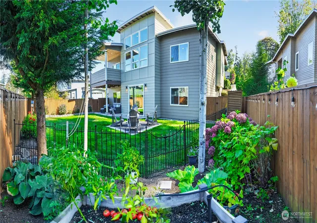 Photo 3 of Single family home for sale at 526 Fielding Ct, Bellingham, WA 98229 | MLS# NWM2584358 | Listing updated on 2026-09-25