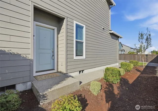 Photo 2 of Single family home for sale at 501 N Russet Pl, Ridgefield, WA 98642 | MLS# NWM2584360 | Listing updated on 2026-09-27