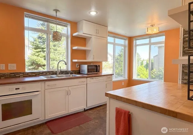 Photo 3 of Condo for sale at 2700 Old Fairhaven Pkwy #1D, Bellingham, WA 98225 | MLS# NWM2584361 | Listing updated on 2026-09-30