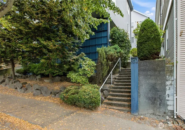 Photo 3 of Condo for sale at 952 N 35th Street #102, Seattle, WA 98103 | MLS# NWM2584380 | Listing updated on 2026-09-18