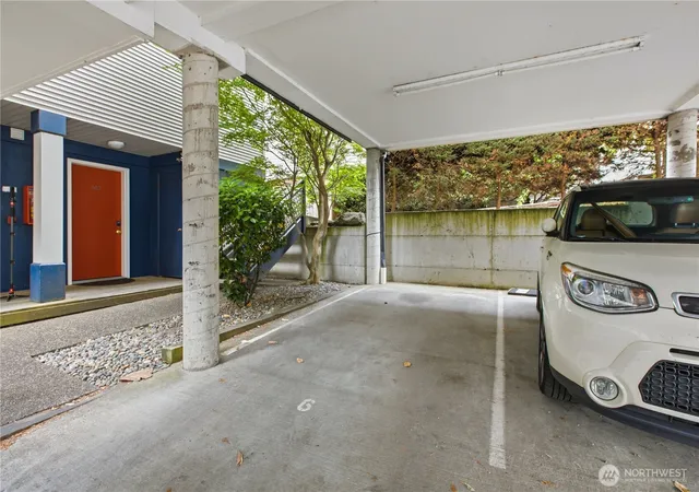 Photo 4 of Condo for sale at 952 N 35th Street #102, Seattle, WA 98103 | MLS# NWM2584380 | Listing updated on 2026-09-18