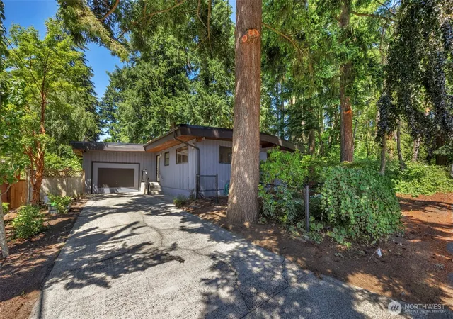 Photo 2 of Sale Pending at 12521 2nd Avenue Ne, Seattle, WA 98125 | MLS# NWM2584390 | Listing updated on 2026-09-29