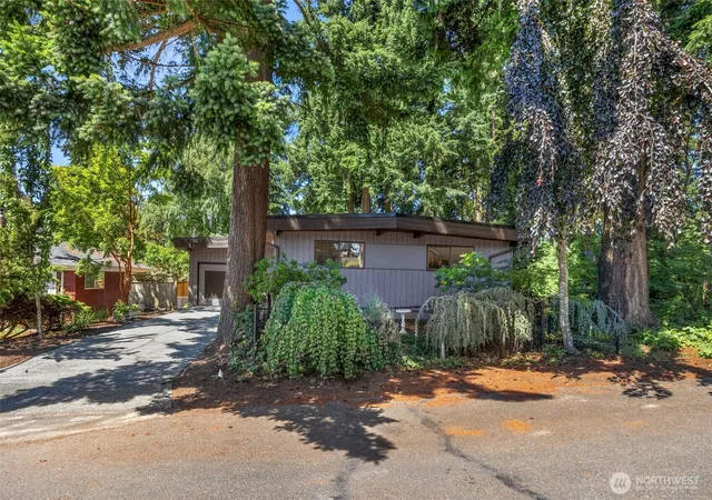 Photo 3 of Sale Pending at 12521 2nd Avenue Ne, Seattle, WA 98125 | MLS# NWM2584390 | Listing updated on 2026-09-29