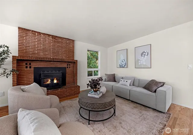Photo 3 of Sale Pending at 12521 2nd Avenue NE, Seattle, WA 98125 | MLS# NWM2584390 | Listing updated on 2026-09-29