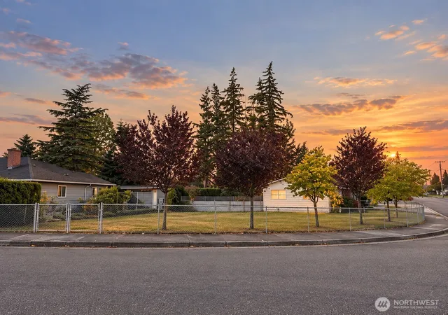 Photo 3 of Single family home for sale at 2716 5th Street, Everett, WA 98201 | MLS# NWM2584395 | Listing updated on 2026-10-01