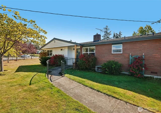Photo 4 of Single family home for sale at 2716 5th Street, Everett, WA 98201 | MLS# NWM2584395 | Listing updated on 2026-10-01