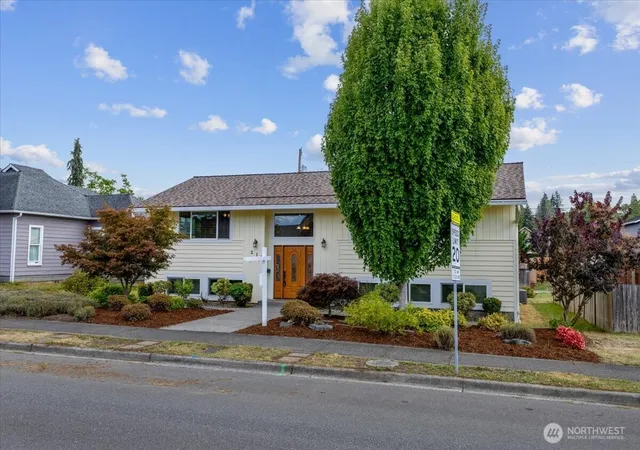 Photo 2 of Single family home for sale at 217 N French Ave, Arlington, WA 98223 | MLS# NWM2584407 | Listing updated on 2026-10-01