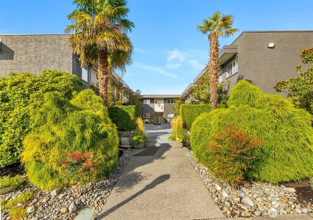Photo 3 of Condo for sale at 501 N D St #4, Tacoma, WA 98403 | MLS# NWM2584427 | Listing updated on 2026-09-25