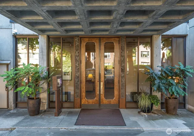 Photo 4 of Condo for sale at 601 Belmont Ave E #D3, Seattle, WA 98102 | MLS# NWM2584435 | Listing updated on 2026-09-25