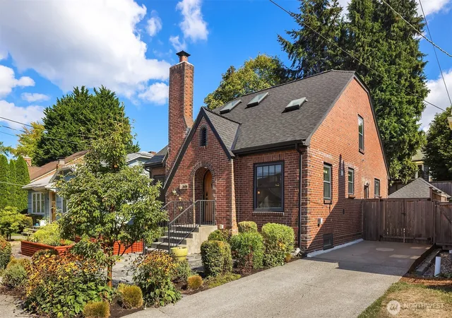 Photo 3 of Single family home for sale at 3606 42nd Avenue Sw, Seattle, WA 98116 | MLS# NWM2584449 | Listing updated on 2026-09-25