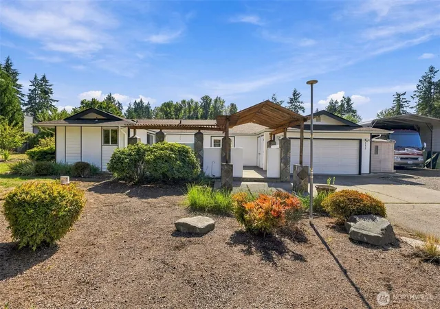Photo 2 of Single family home for sale at 9422 144th Street E, Puyallup, WA 98375 | MLS# NWM2584454 | Listing updated on 2026-09-19