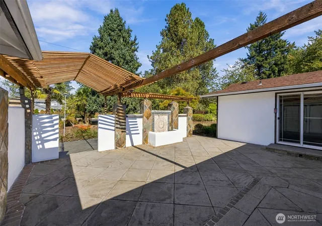 Photo 4 of Single family home for sale at 9422 144th Street E, Puyallup, WA 98375 | MLS# NWM2584454 | Listing updated on 2026-09-19
