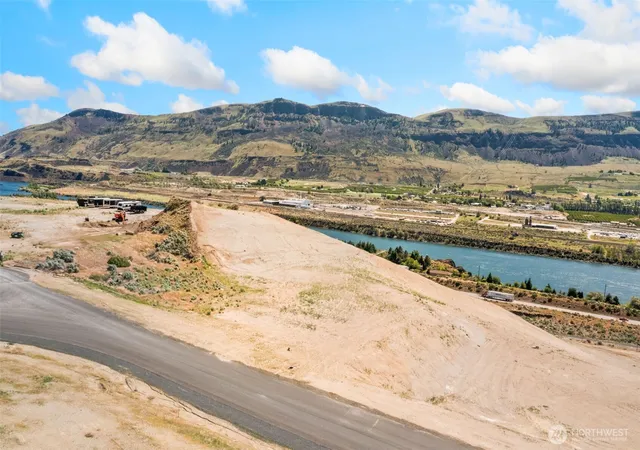 Photo 4 of Land for sale at 153 S Valiant Dr, East Wenatchee, WA 98802 | MLS# NWM2584455 | Listing updated on 2026-09-21