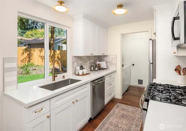 Photo 4 of Single family home for sale at 13515 121st Avenue NE, Kirkland, WA 98034 | MLS# NWM2584469 | Listing updated on 2026-09-25