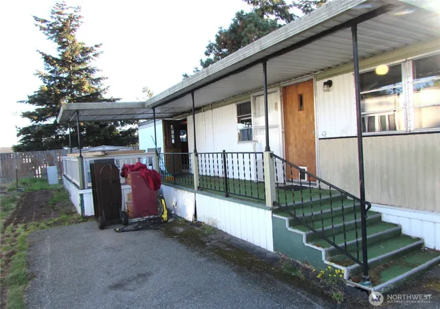 Photo 3 of Manufactured home for sale at 5220 176th Street SW #28, Lynnwood, WA 98037 | MLS# NWM2584474 | Listing updated on 2026-10-02