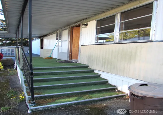 Photo 4 of Manufactured home for sale at 5220 176th Street SW #28, Lynnwood, WA 98037 | MLS# NWM2584474 | Listing updated on 2026-10-02