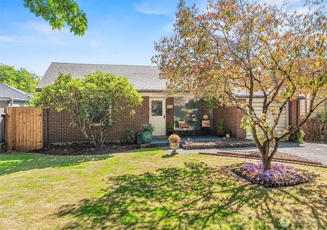 Photo 1 of Sale Pending at 450 26th Avenue, Longview, WA 98632 | MLS# NWM2584481 | Listing updated on 2026-09-26