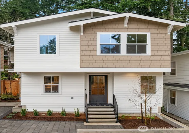 Townhouse for sale at 11812 NE 103rd Place, Kirkland, WA 98033 | MLS# NWM2584492