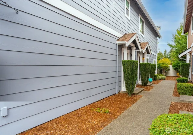 Photo 3 of Condo for sale at 6052 Illinois Ln SE #C, Lacey, WA 98513 | MLS# NWM2584506 | Listing updated on 2026-09-24