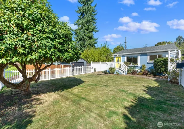 Photo 2 of Single family home for sale at 3610 Sw Kenyon St, Seattle, WA 98126 | MLS# NWM2584517 | Listing updated on 2026-09-30