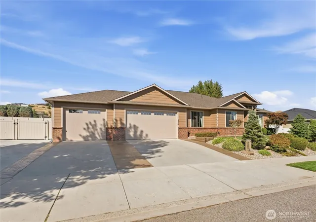 Photo 39 of Single family home for sale at 374 Laurie Dr, Wenatchee, WA 98801 | MLS# NWM2584519 | Listing updated on 2026-09-25