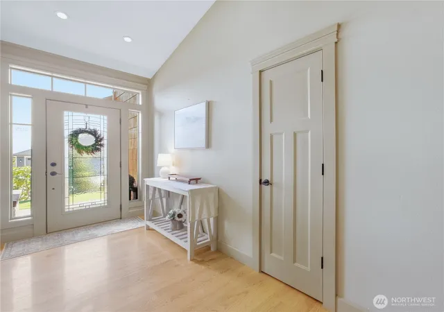 Photo 3 of Single family home for sale at 374 Laurie Dr, Wenatchee, WA 98801 | MLS# NWM2584519 | Listing updated on 2026-09-25