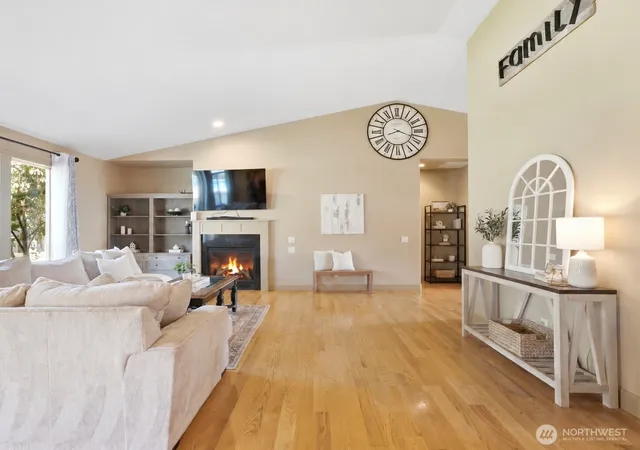 Photo 4 of Single family home for sale at 374 Laurie Dr, Wenatchee, WA 98801 | MLS# NWM2584519 | Listing updated on 2026-09-25
